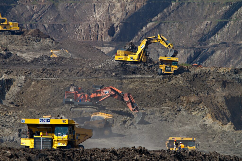 La minería produce impactos negativos en el ambiente y en las personas.